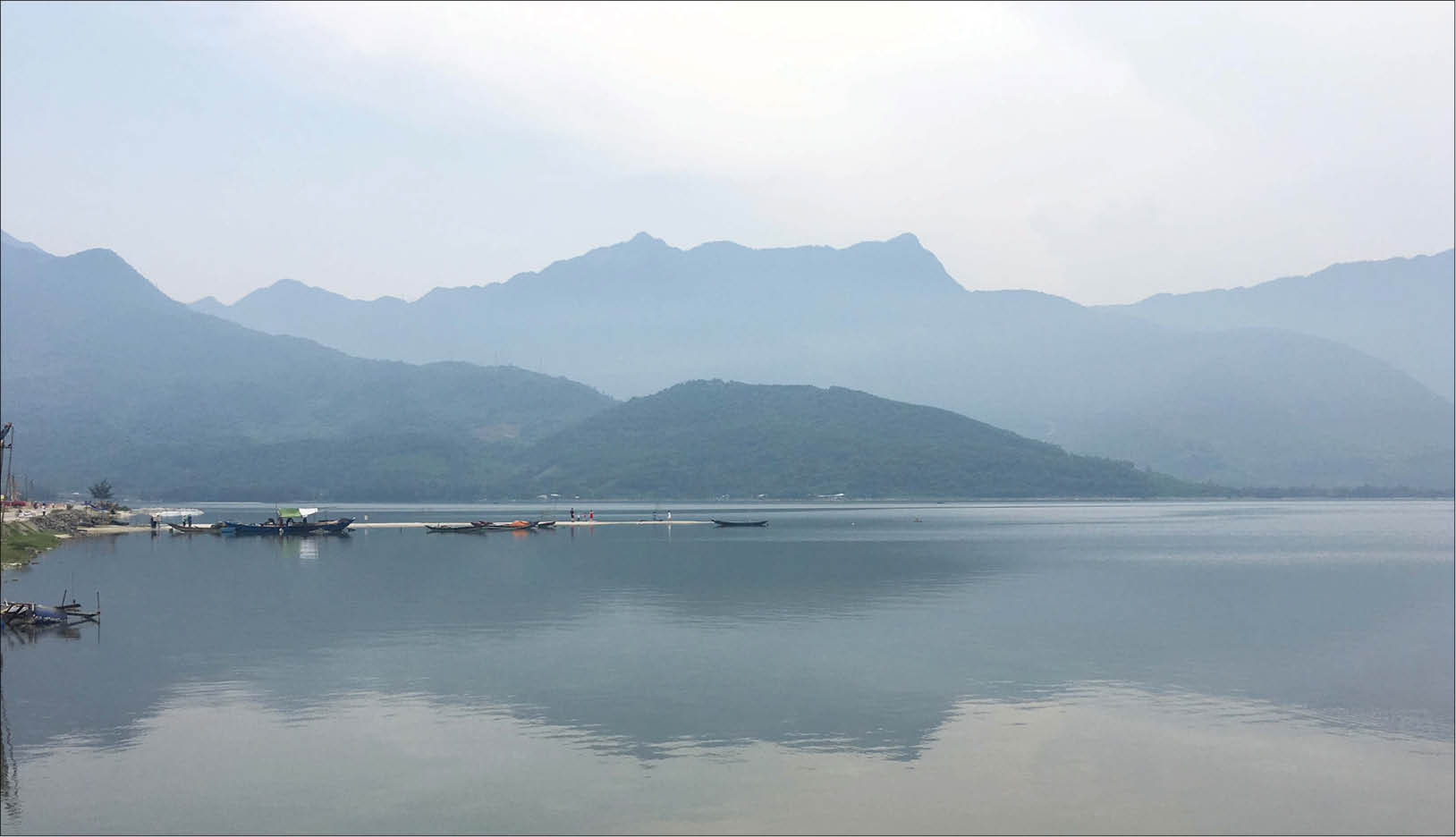 Dừng chân bên đầm Lập An