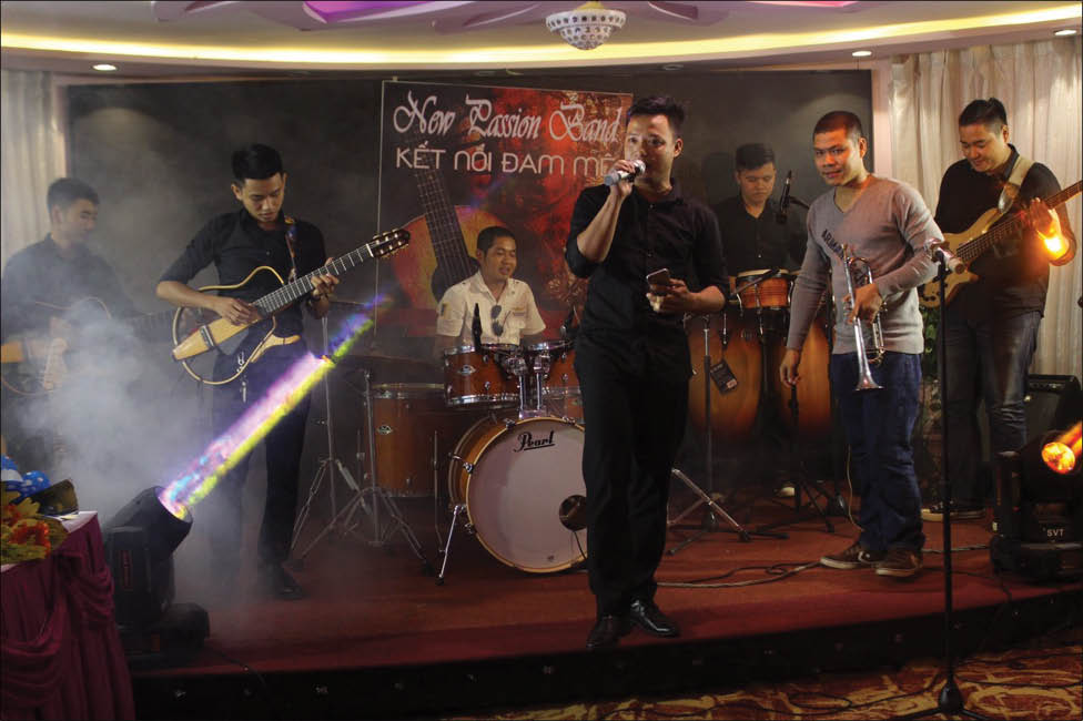 Làm thêm bằng âm nhạc