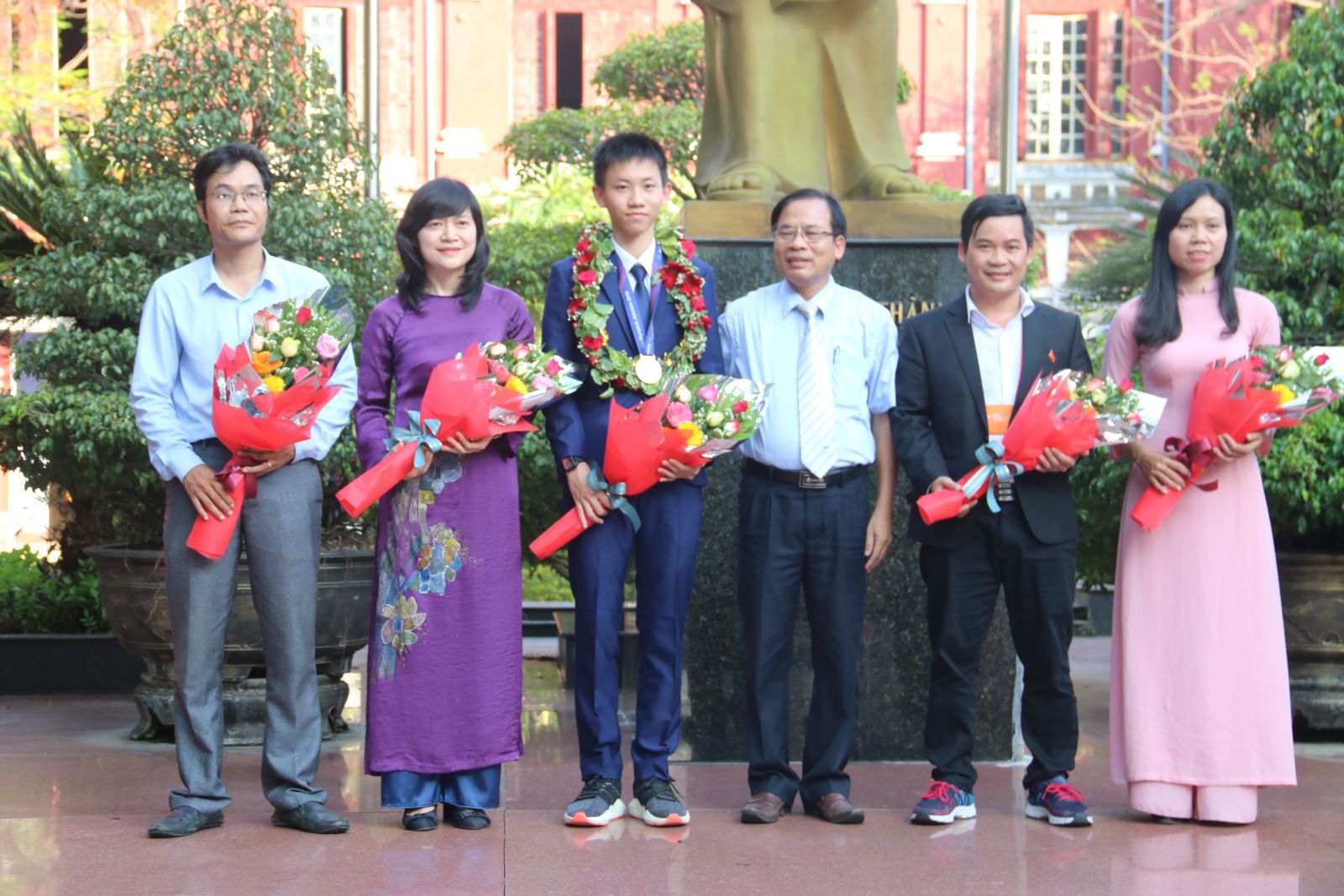 Honoring student winning bronze medal in Asia Physics Olympiad 2019