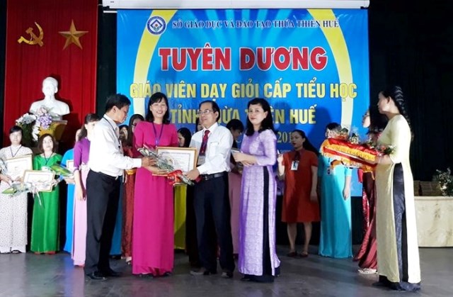 Tuyên dương 163 giáo viên tiểu học tiêu biểu