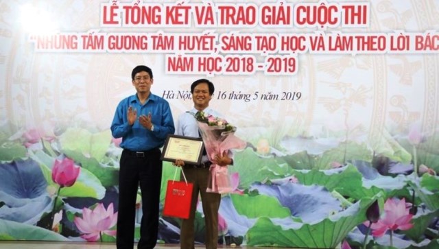 Thầy giáo Trần Văn Toản đoạt giải Nhất cuộc thi Tấm gương làm theo lời Bác