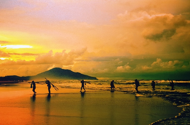 Trưng bày gần 100 tác phẩm hội họa, nhiếp ảnh về Lăng Cô