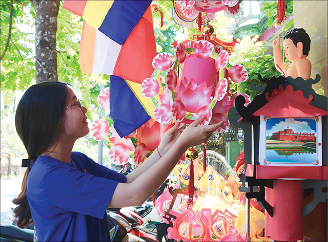 Rạng rỡ sắc hoa mùa Phật đản