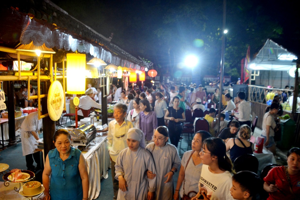 Khai thác giá trị ẩm thực chay Huế phục vụ du lịch