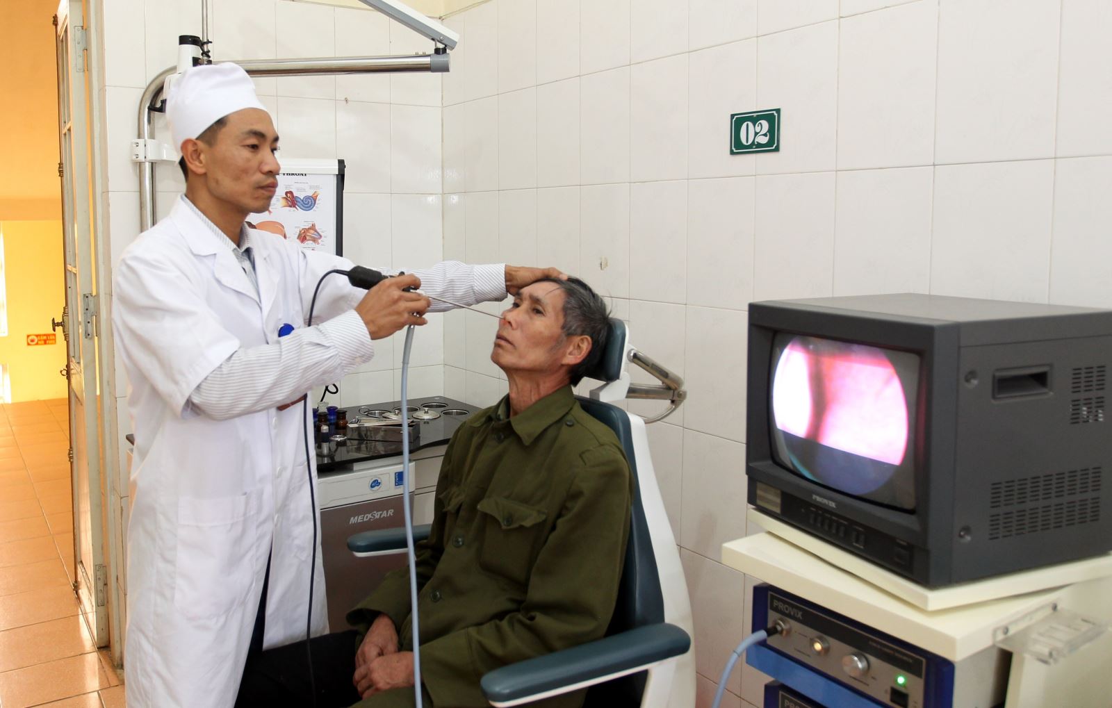 Chăm sóc sức khỏe người cao tuổi bằng BHYT