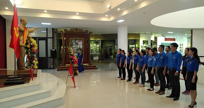 Xây dựng đường hoa ven sông Như Ý