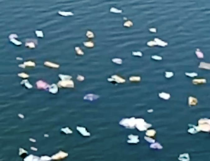 Xuất hiện thêm clip rải vàng mã xuống sông Hương