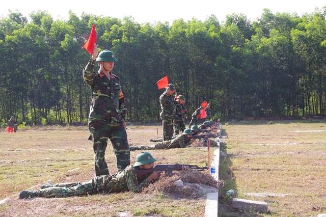 Kiểm tra chất lượng huấn luyện chiến sĩ mới