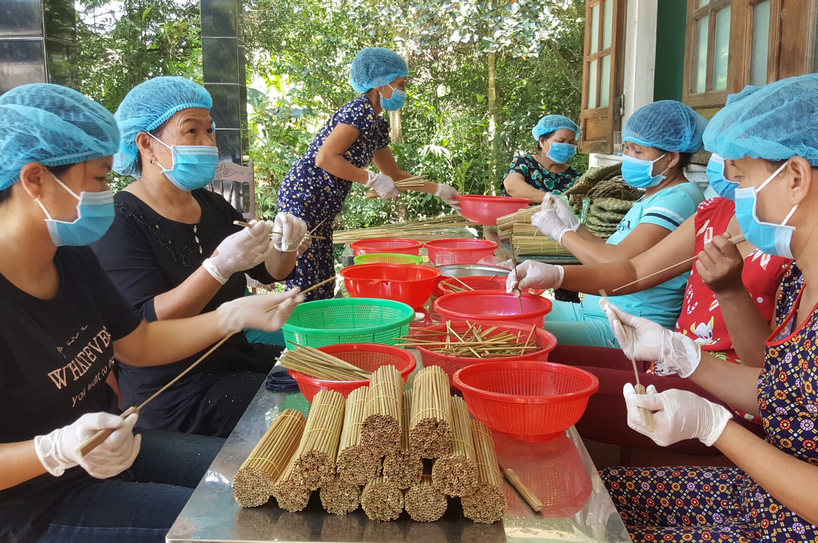 Cỏ bàng thay thế vật dụng nhựa