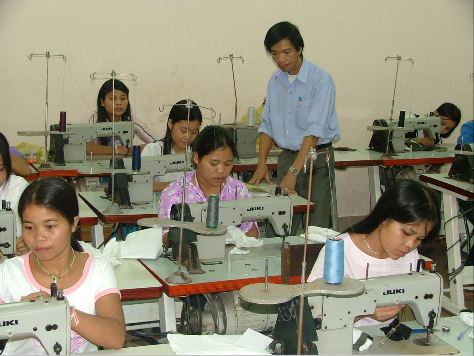 Lao động nữ ở nông thôn Khó khăn trong tiếp cận việc làm