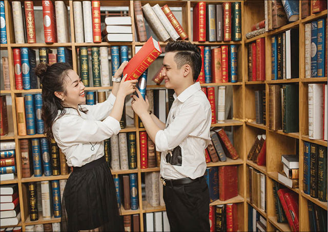 “Đi muôn nơi” với ảnh cưới phim trường
