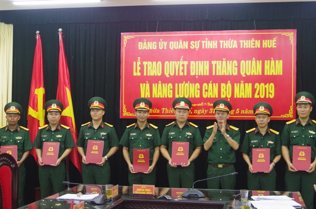 68 sĩ quan được thăng quân hàm và nâng lương