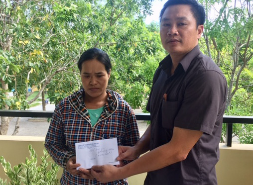 Công ty TNHH Hằng Trung hỗ trợ các học sinh khó khăn