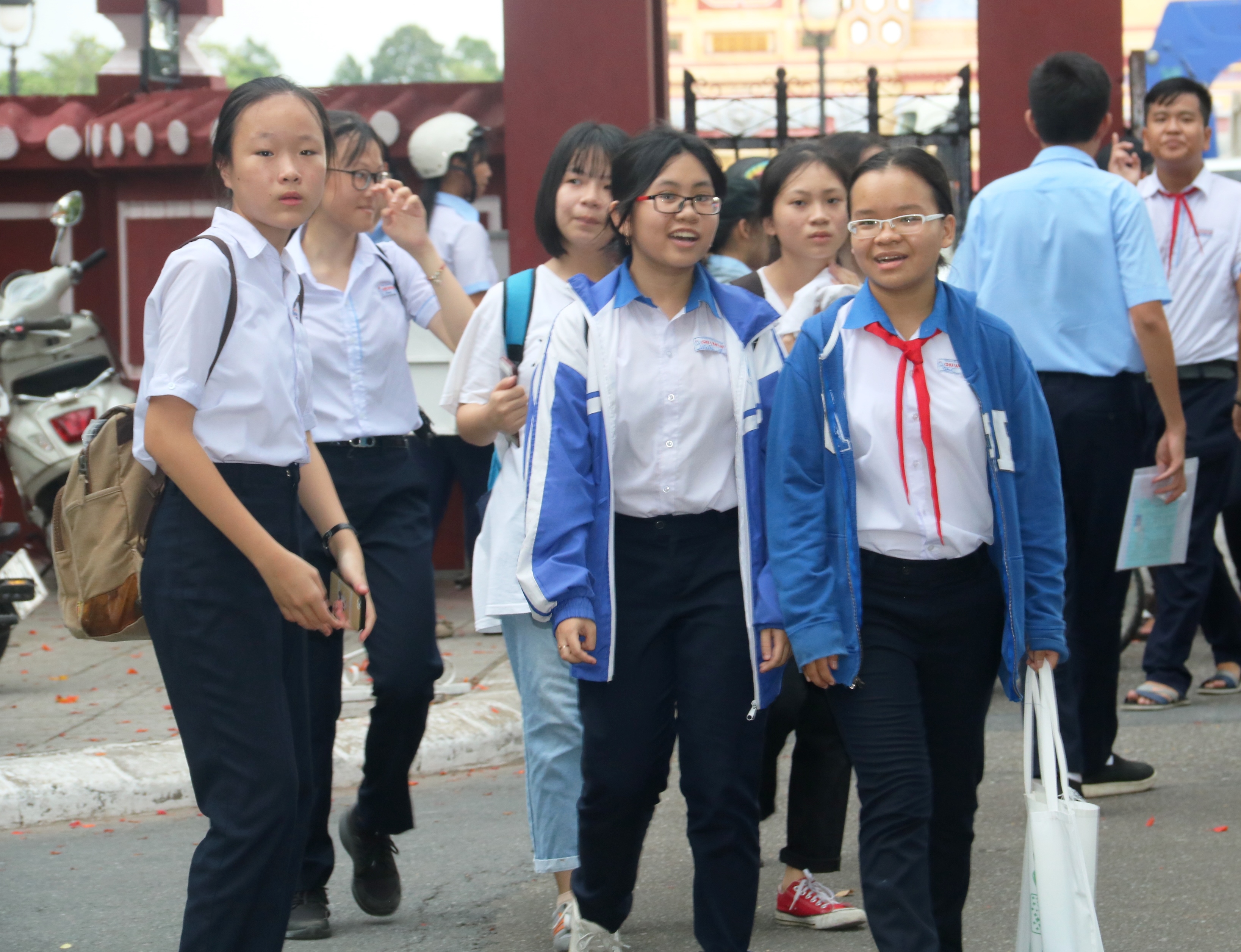 Trên 1 000 thí sinh thi vào Trường THPT chuyên Quốc Học