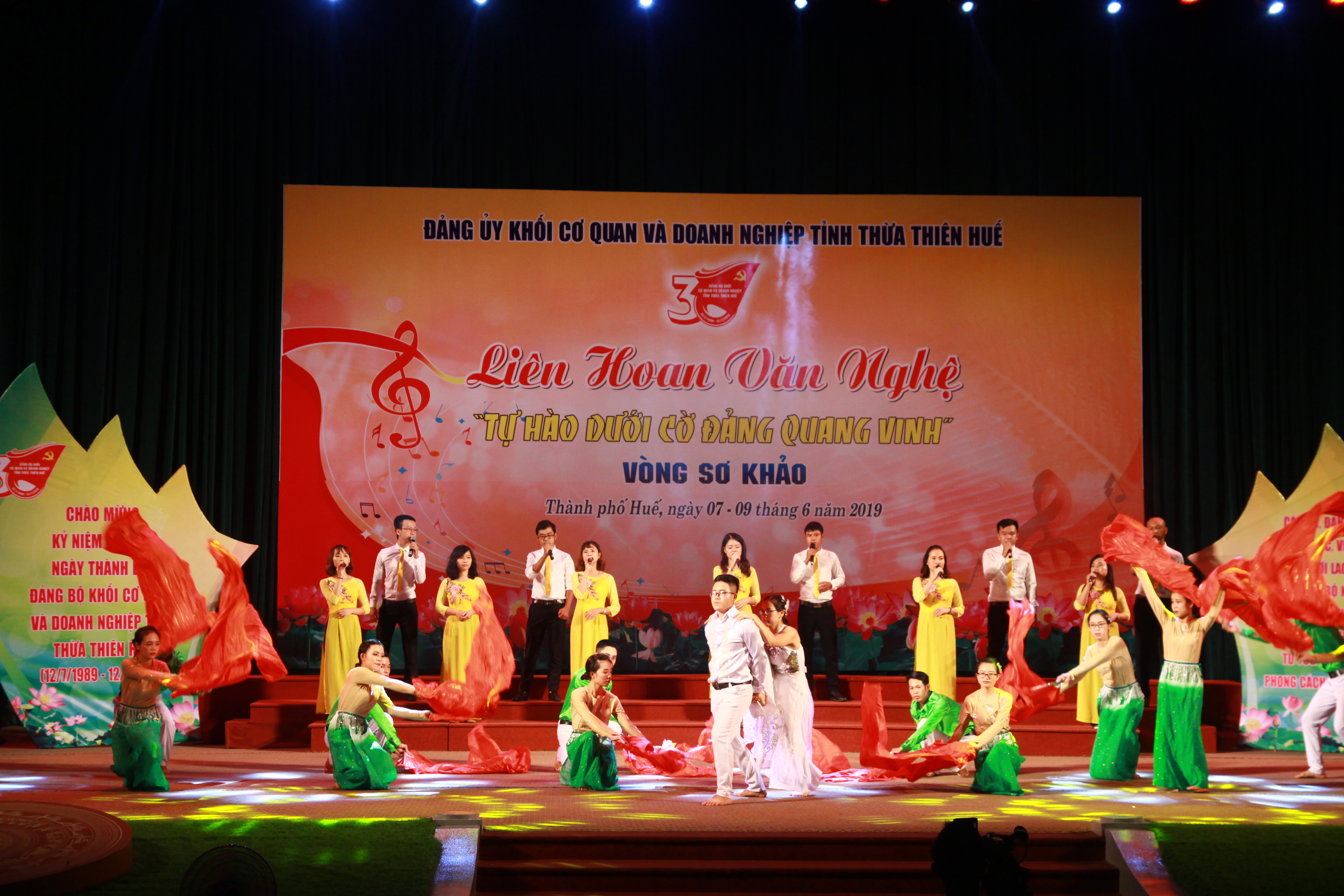 Khai mạc liên hoan văn nghệ “Tự hào dưới cờ Đảng quang vinh”