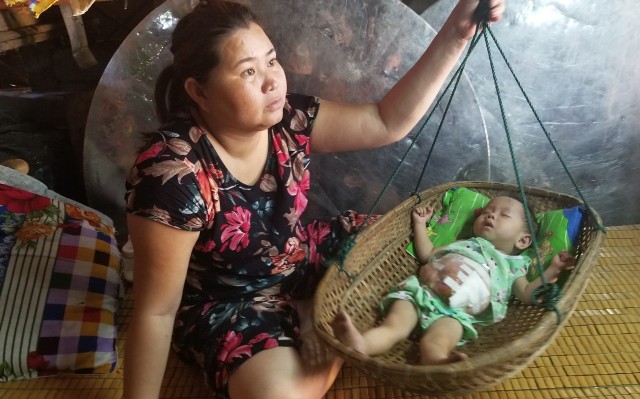 Trao 14 triệu đồng hỗ trợ gia đình cháu Ngô Thị Thanh Nhàn