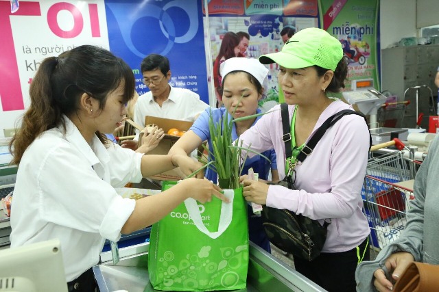 Siêu thị CoopMart Huế nói không với túi ni lông