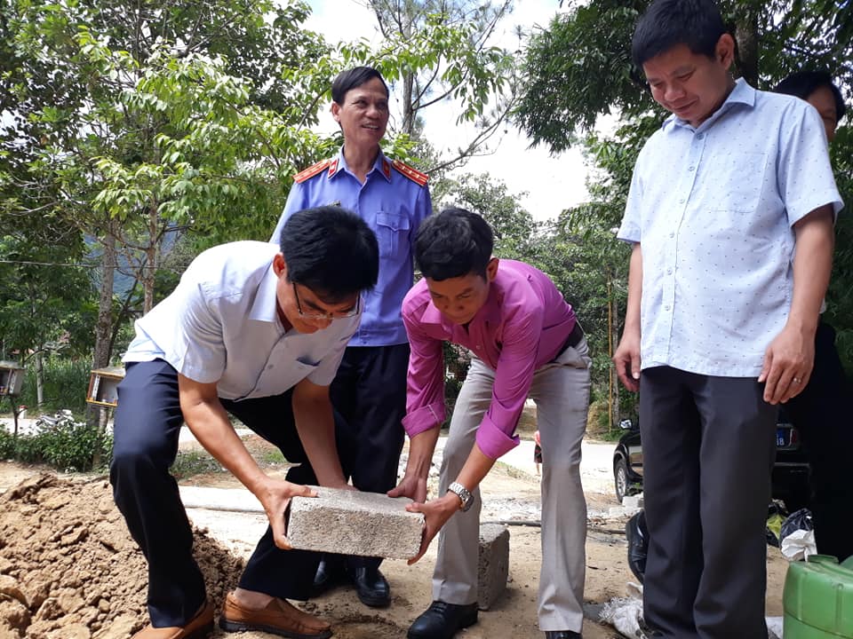 Khởi công xây dựng hai nhà tình nghĩa tại xã Hồng Trung, A Lưới