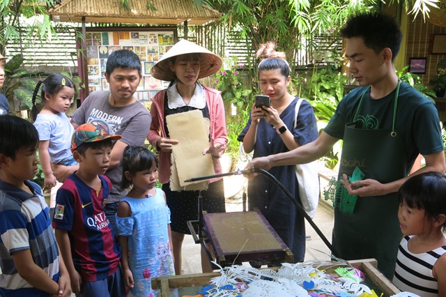 Trải nghiệm làm tranh Trúc chỉ