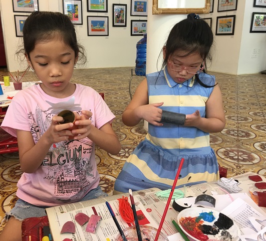 The French Institute in Hue organizes “Storytelling with puppets” program