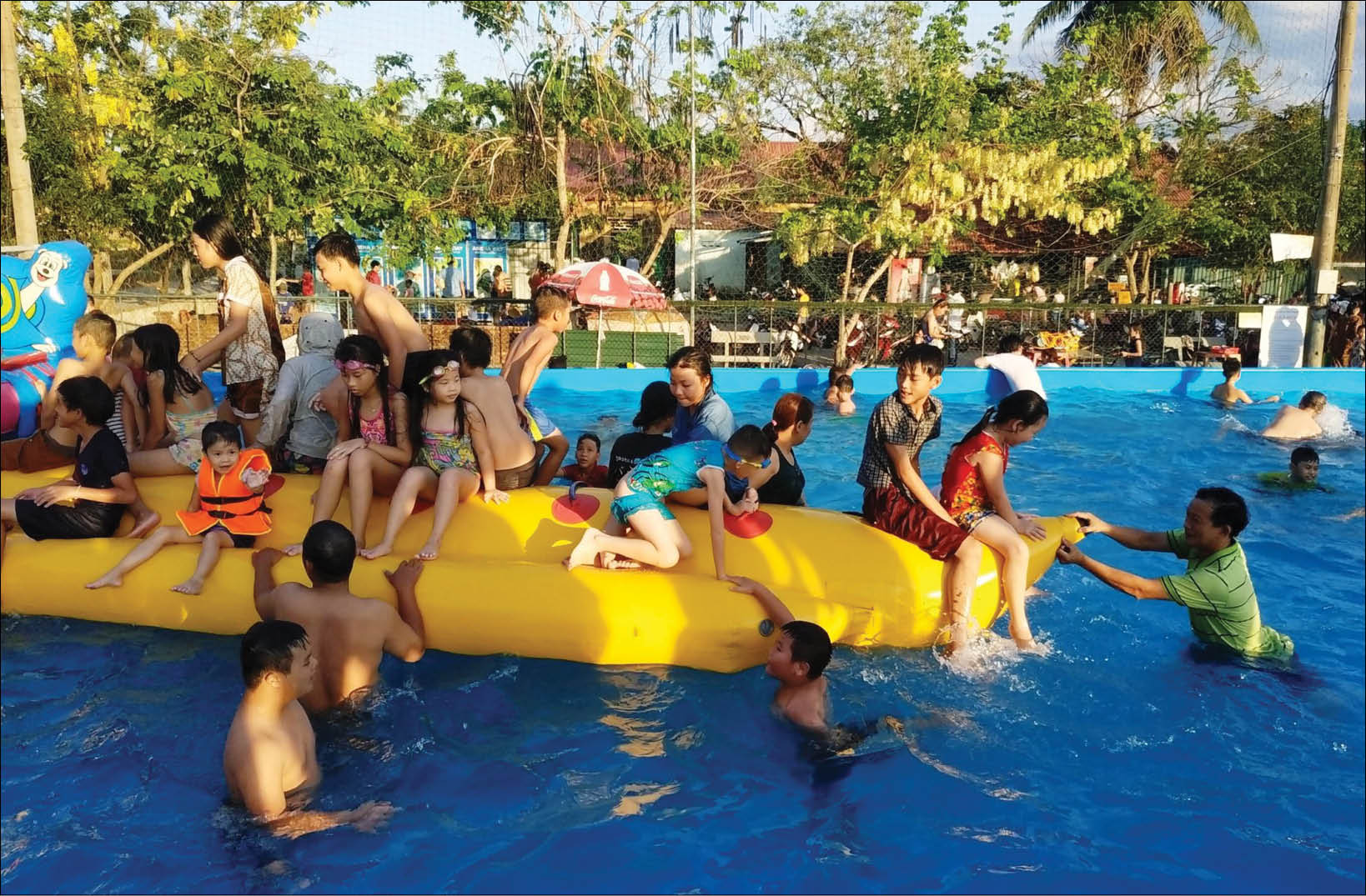 Rộn ràng các điểm vui chơi dưới nước