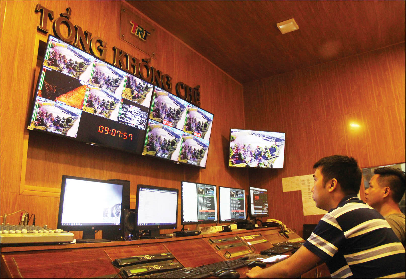 Về lại mái nhà xưa