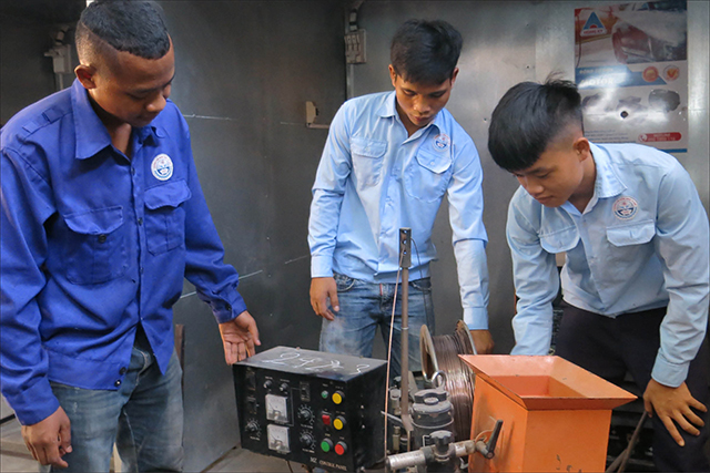 Vượt núi học nghề