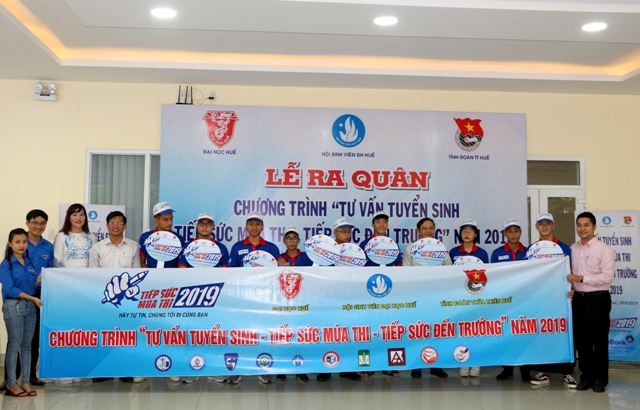 350 tình nguyện viên ĐH Huế ra quân tư vấn, hỗ trợ thí sinh