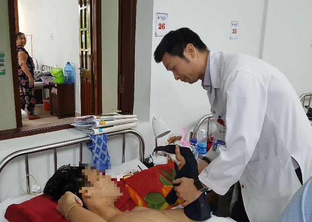 Nối thành công bàn tay bị đứt lìa bằng phẫu thuật vi phẫu