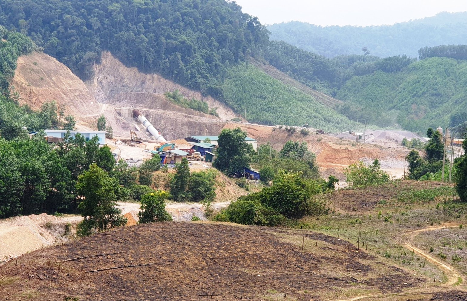 Chưa xác định được nguyên nhân nứt 46 nhà dân ở xã Thượng Nhật, Nam Đông