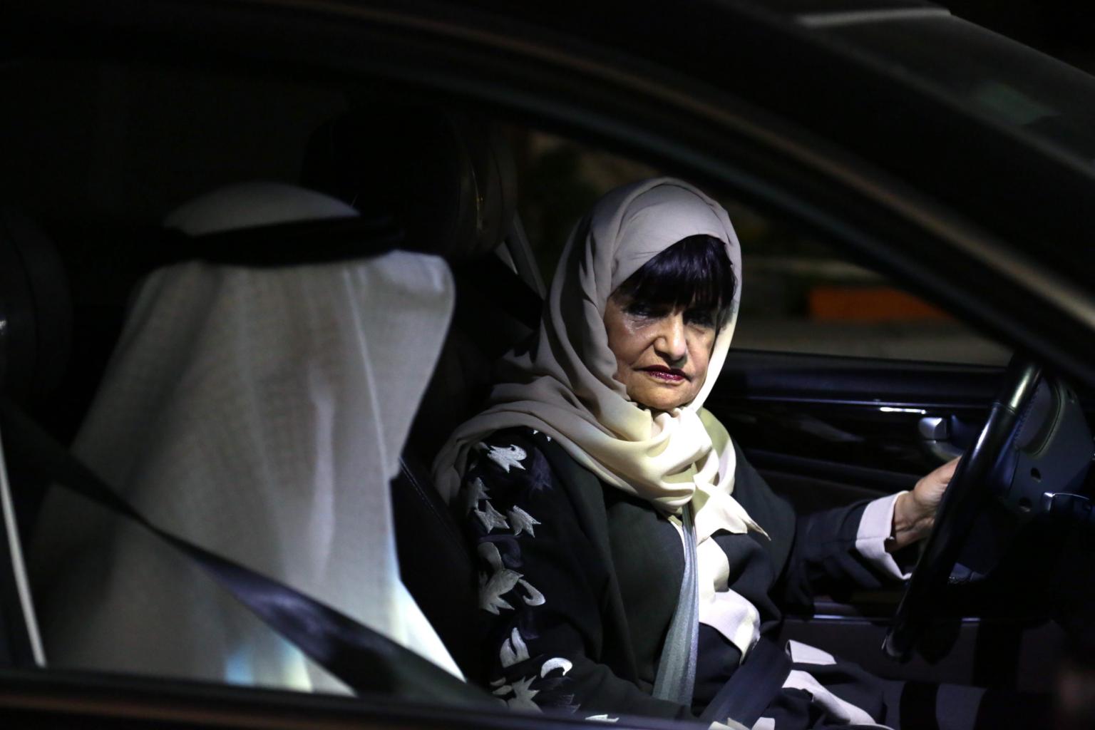 Saudi Arabia Phụ nữ tận dụng hợp đồng hôn nhân để được quyền lái xe