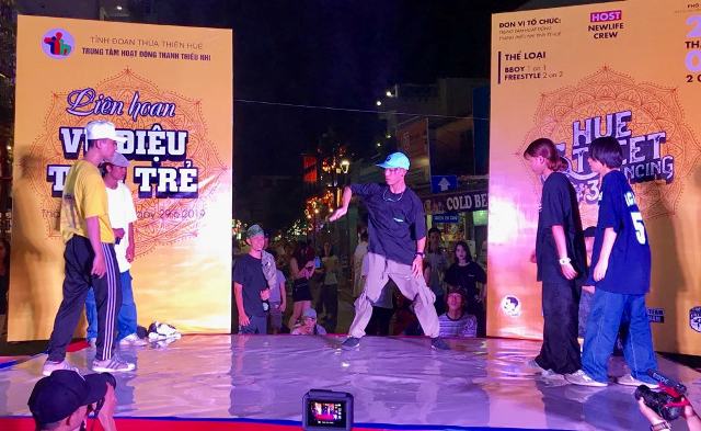 100 contestants attended the Youth Dance Festival