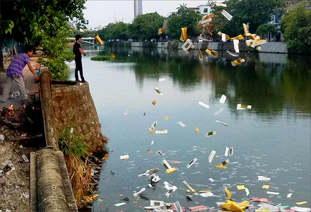 Gắn tuyên truyền với xử phạt