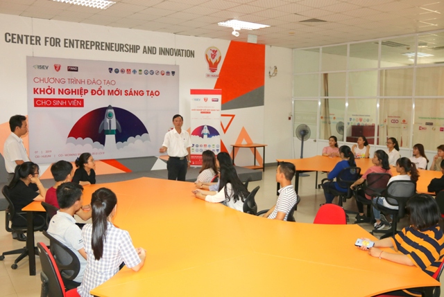 Innovative and creative startup training program for students in Hue opens