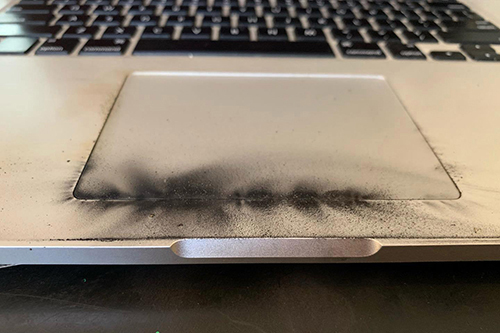 MacBook Pro bốc cháy trước khi bị Apple thu hồi