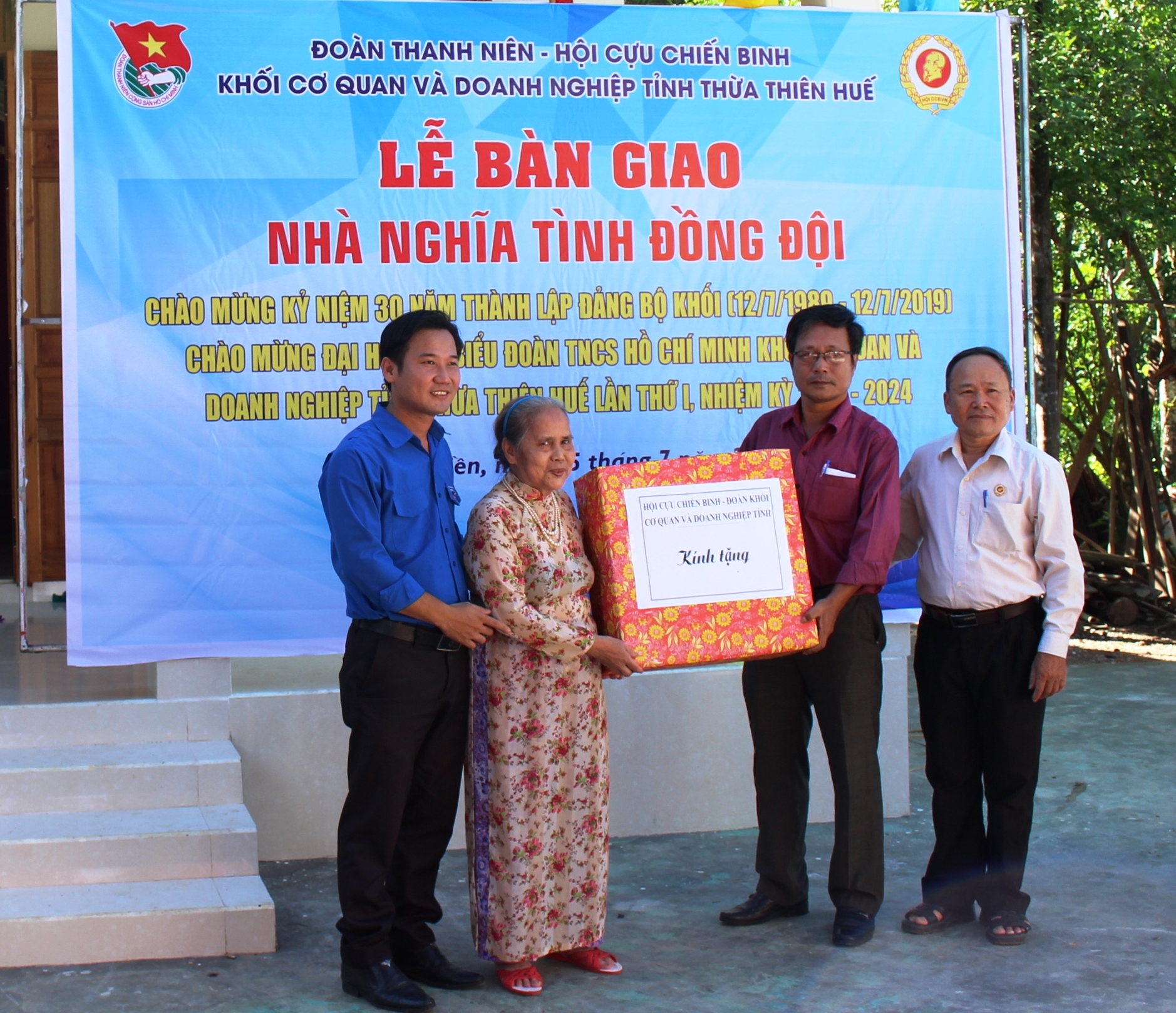 Khánh thành và bàn giao nhà “Nghĩa tình đồng đội”