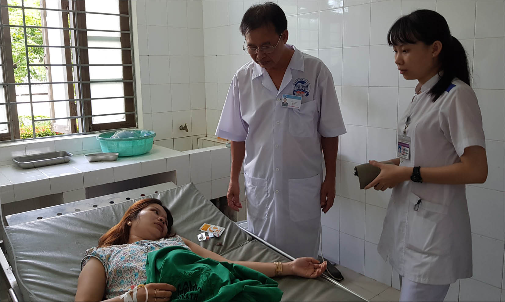 Bác sĩ của bản làng