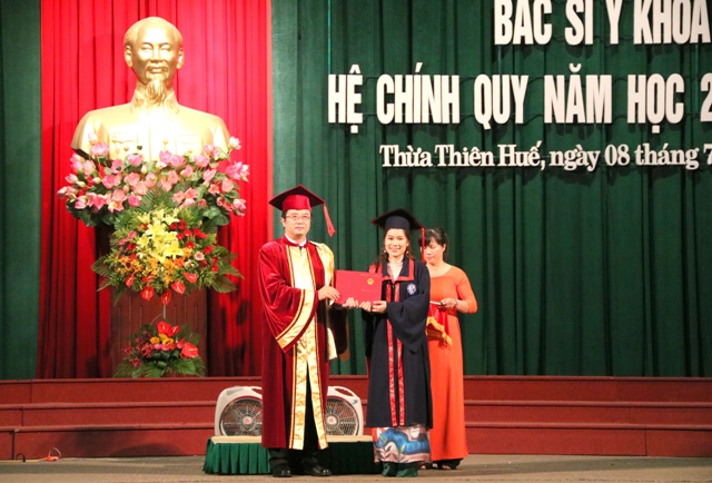 Trao bằng tốt nghiệp cho hơn 780 sinh viên y khoa