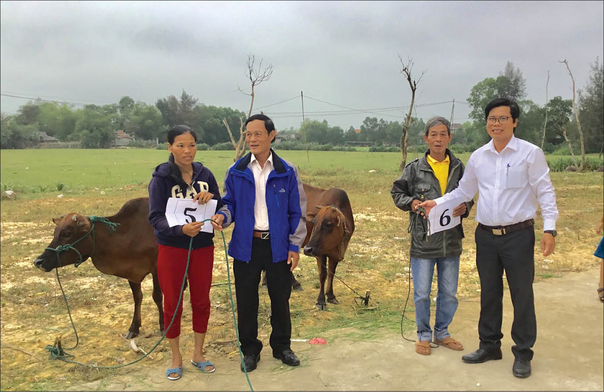 Tạo nguồn lực cho người nghèo thoát nghèo bền vững