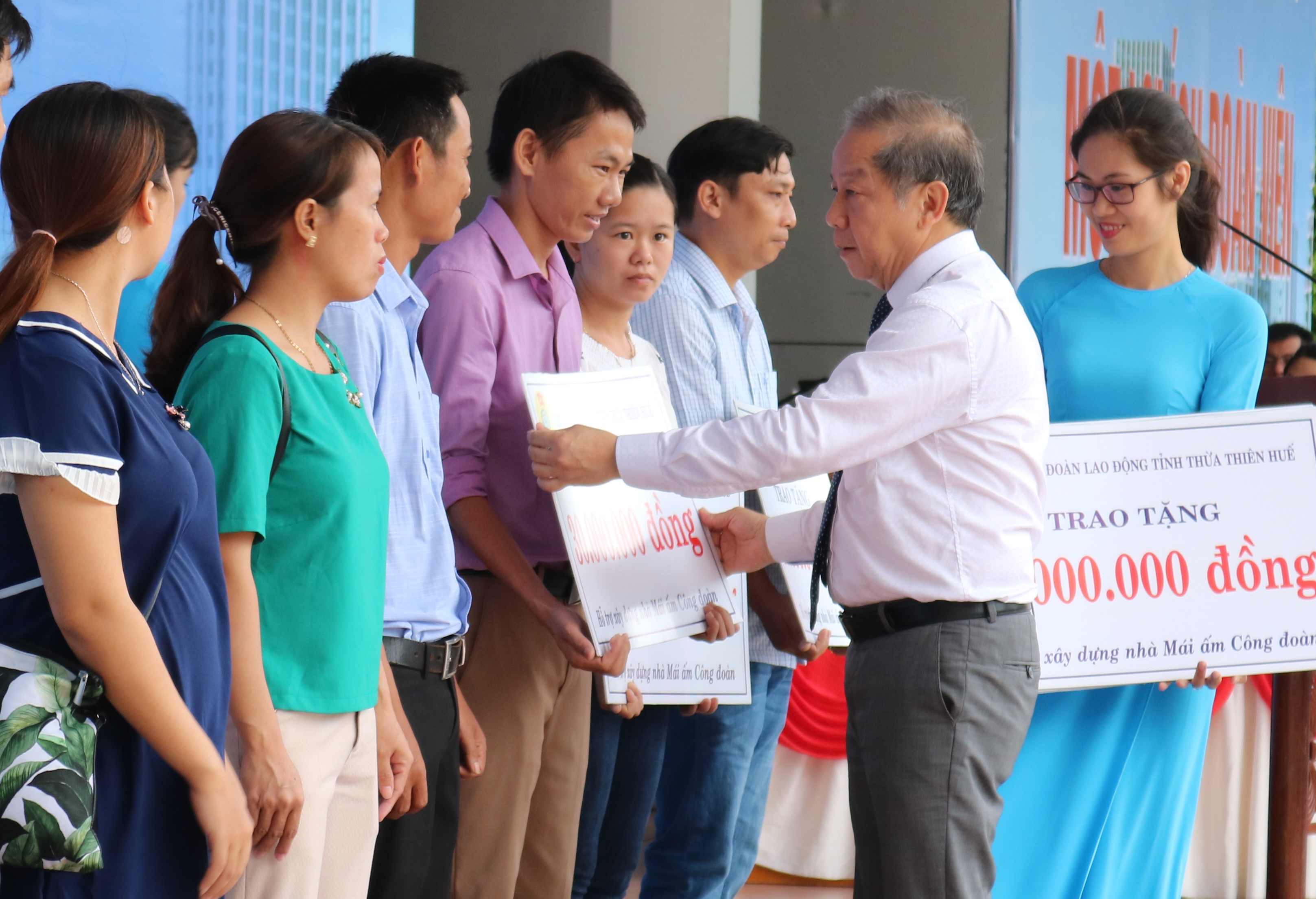 Vận động các doanh nghiệp hỗ trợ gần 3,5 tỷ đồng cho người lao động có hoàn cảnh khó khăn