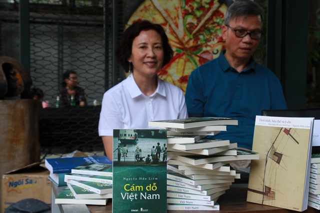 Ra mắt sách “Cám dỗ Việt Nam”