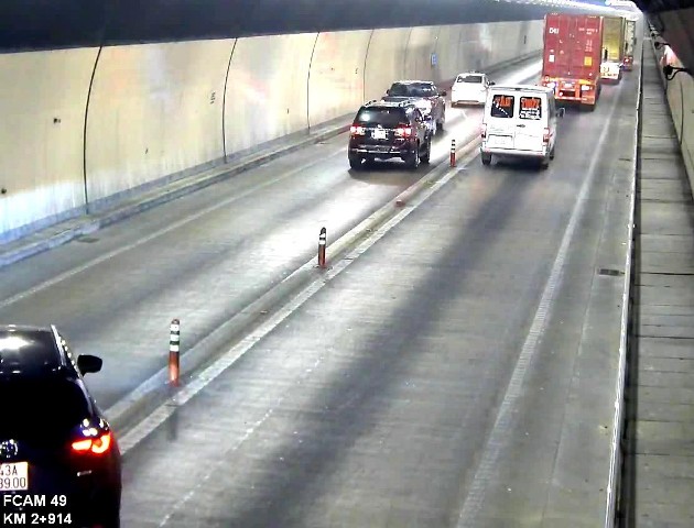 Ẩn họa từ xe vượt ẩu trong hầm đường bộ