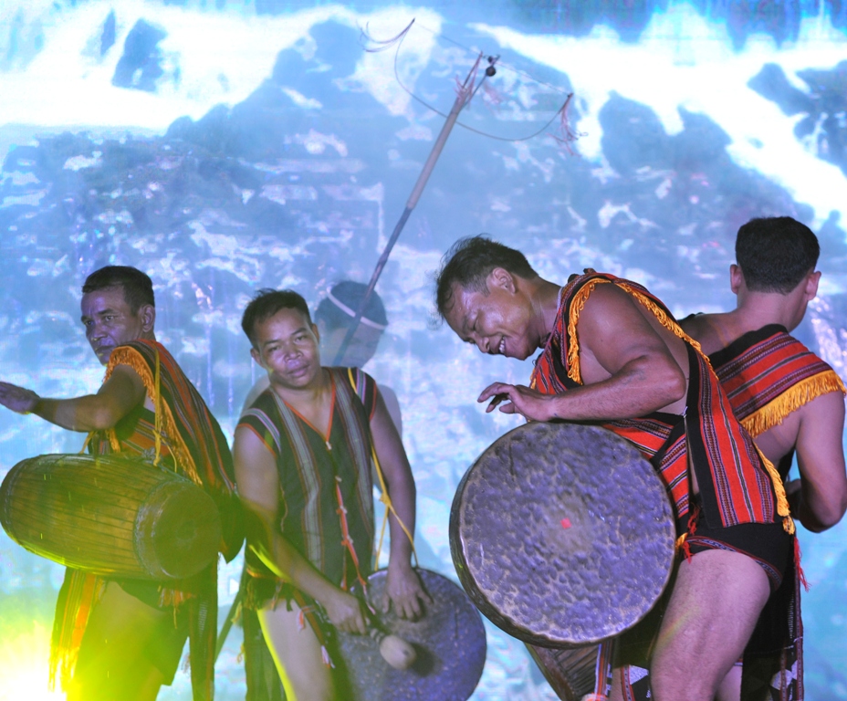 The resonance of gongs