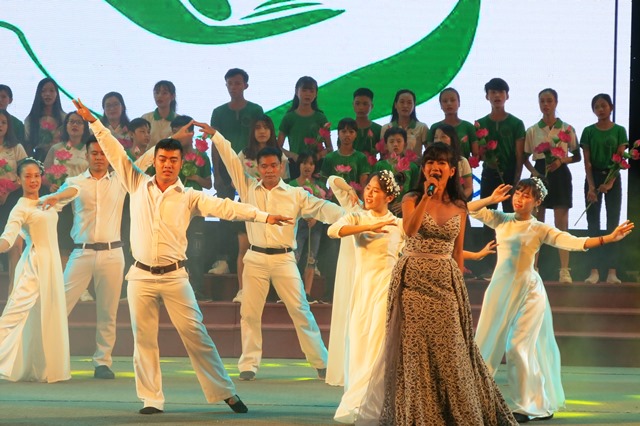 “Bốn mùa yêu thương” – Đêm nhạc của yêu thương và sẻ chia