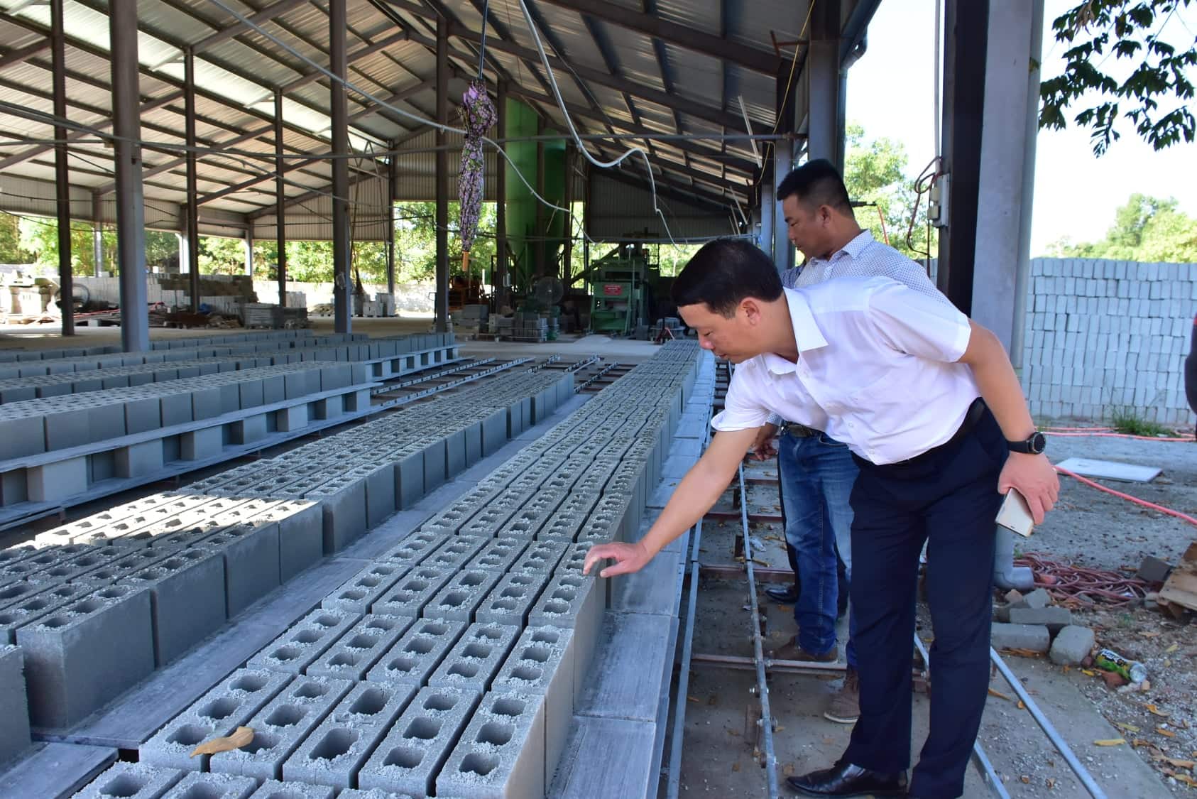 Phó Chủ tịch UBND tỉnh Phan Thiên Định đánh giá cao mô hình tận thu cát, sỏi từ rác thải xây dựng