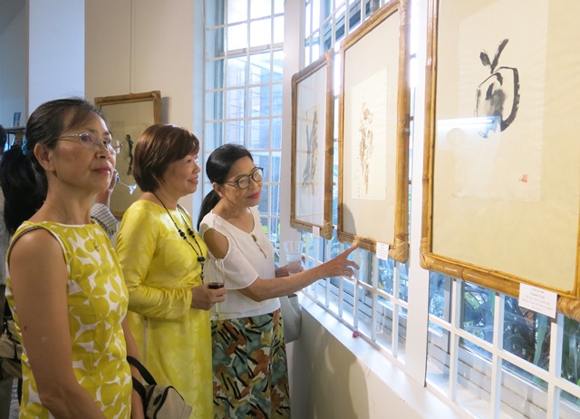 Khai mạc triển lãm “Bước đi”