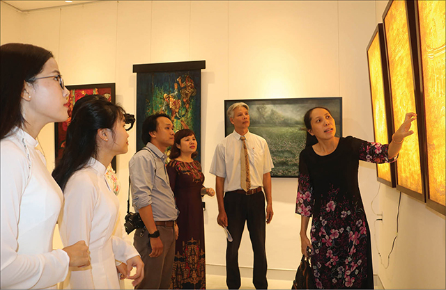 Tác phẩm tốt nghiệp  sân chơi nghệ thuật của sinh viên