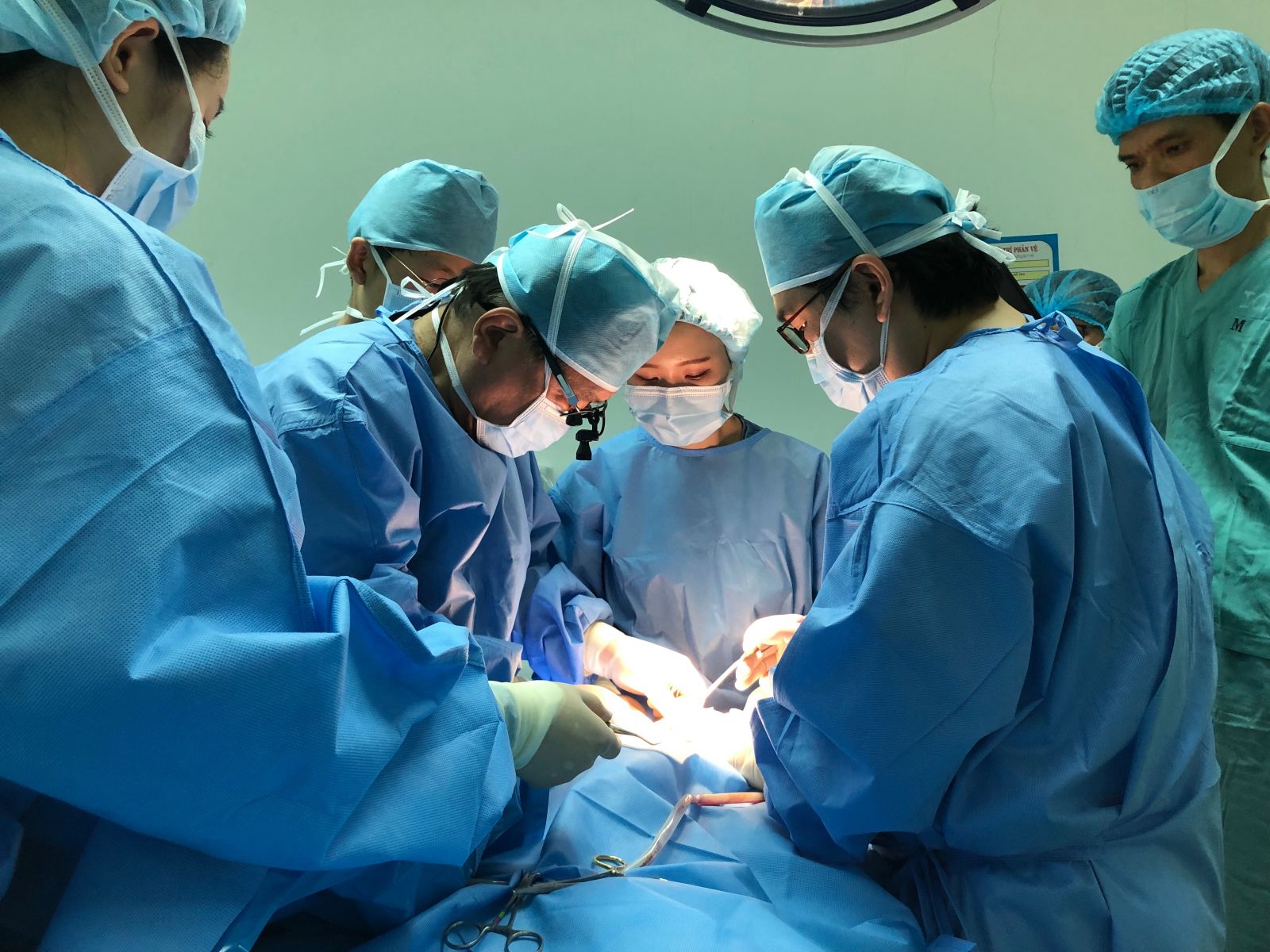 Free operation for 30 patients with congenital maxillofacial abnormalities