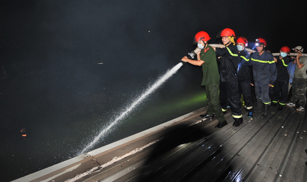 Lửa tại Công ty CP sợi Phú Nam tiếp tục bùng phát