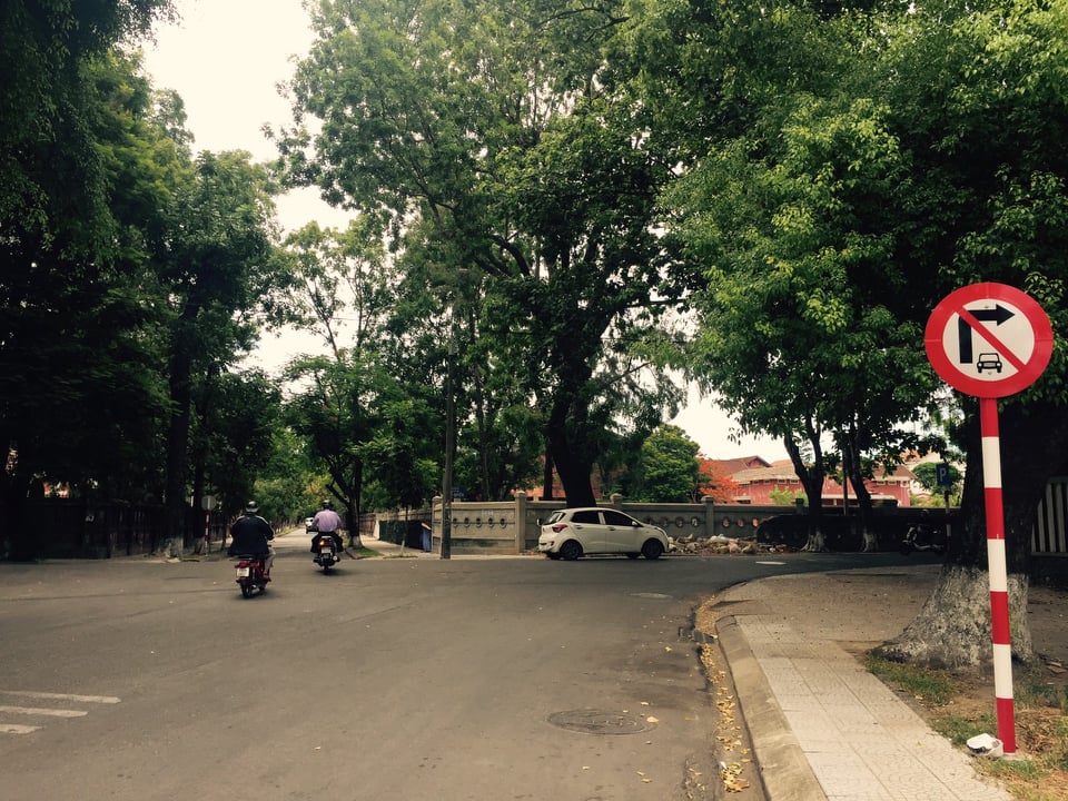 Xe ôtô chỉ được lưu thông một chiều trên đường Ngô Quyền